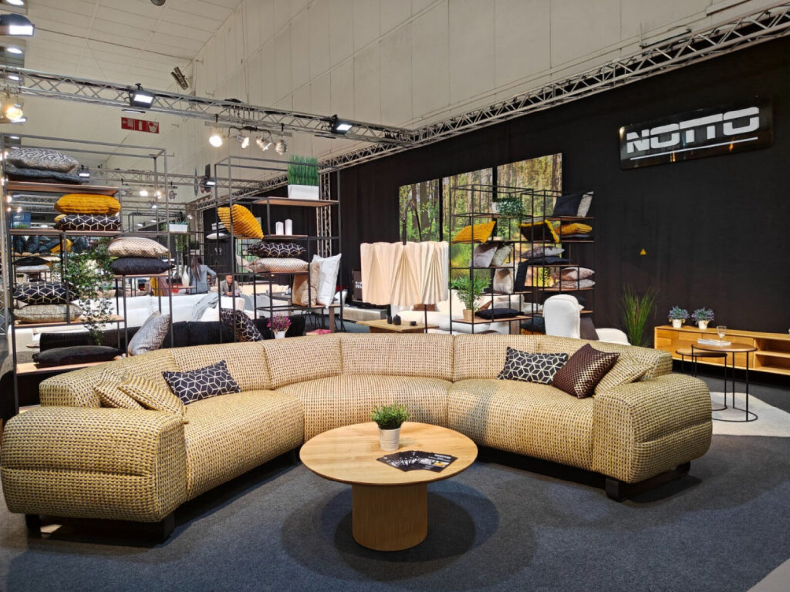 Ekspozycja meblowa firmy Notto